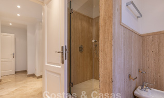 Spacieux appartement de luxe, situé dans une résidence privée exclusive en bordure de golf, à vendre à Nueva Andalucia, Marbella 63200 