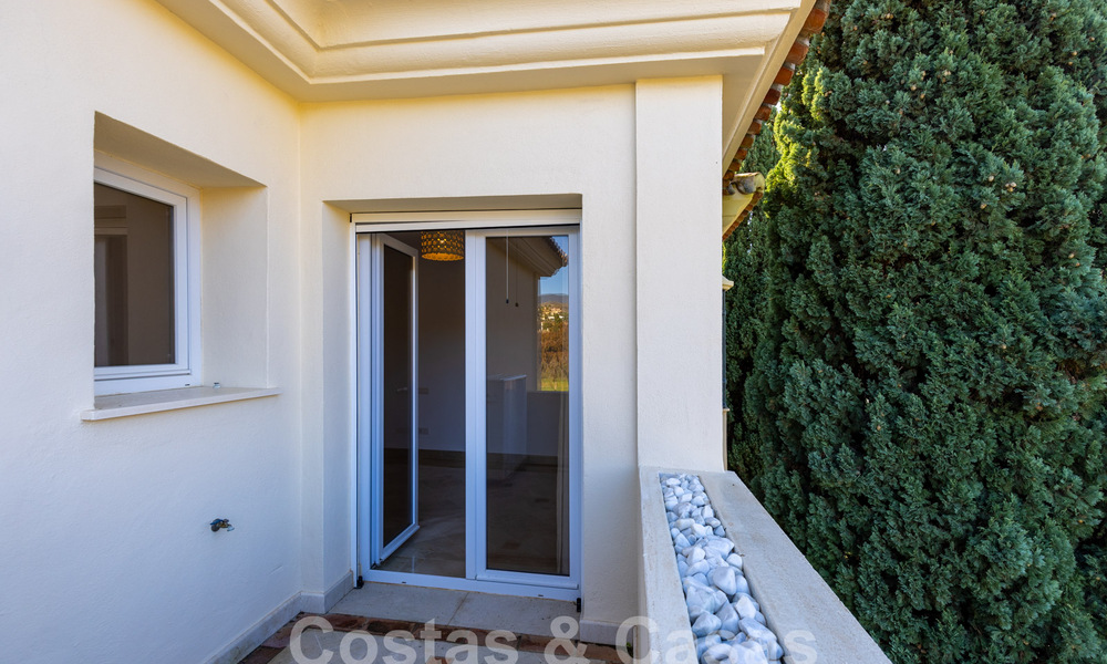 Spacieux appartement de luxe, situé dans une résidence privée exclusive en bordure de golf, à vendre à Nueva Andalucia, Marbella 63201