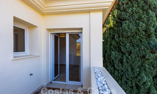 Spacieux appartement de luxe, situé dans une résidence privée exclusive en bordure de golf, à vendre à Nueva Andalucia, Marbella 63201 