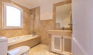 Spacieux appartement de luxe, situé dans une résidence privée exclusive en bordure de golf, à vendre à Nueva Andalucia, Marbella 63208 