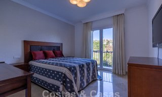 Spacieux appartement de luxe, situé dans une résidence privée exclusive en bordure de golf, à vendre à Nueva Andalucia, Marbella 63209 
