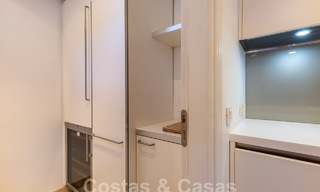 Spacieux appartement de luxe, situé dans une résidence privée exclusive en bordure de golf, à vendre à Nueva Andalucia, Marbella 63220 