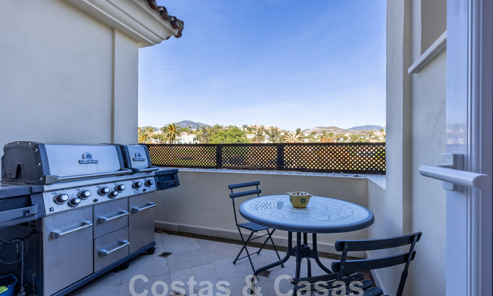 Spacieux appartement de luxe, situé dans une résidence privée exclusive en bordure de golf, à vendre à Nueva Andalucia, Marbella 63222