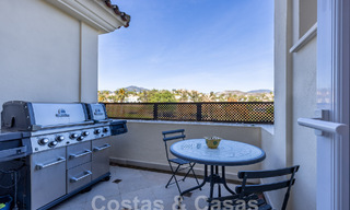 Spacieux appartement de luxe, situé dans une résidence privée exclusive en bordure de golf, à vendre à Nueva Andalucia, Marbella 63222 