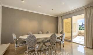 Spacieux appartement de luxe, situé dans une résidence privée exclusive en bordure de golf, à vendre à Nueva Andalucia, Marbella 63225 