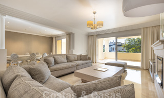Spacieux appartement de luxe, situé dans une résidence privée exclusive en bordure de golf, à vendre à Nueva Andalucia, Marbella 63230 