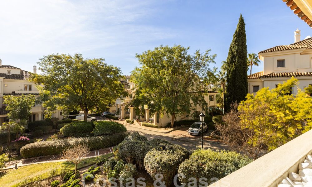 Spacieux appartement de luxe, situé dans une résidence privée exclusive en bordure de golf, à vendre à Nueva Andalucia, Marbella 63239