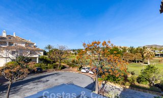 Spacieux appartement de luxe, situé dans une résidence privée exclusive en bordure de golf, à vendre à Nueva Andalucia, Marbella 63245 