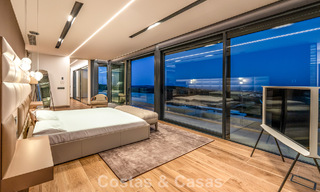 Villa de luxe moderne et élégante à vendre avec vue sur la mer dans une communauté fermée de Sotogrande, Costa del Sol 63491 