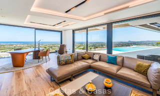 Villa de luxe moderne et élégante à vendre avec vue sur la mer dans une communauté fermée de Sotogrande, Costa del Sol 63493 