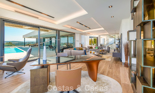 Villa de luxe moderne et élégante à vendre avec vue sur la mer dans une communauté fermée de Sotogrande, Costa del Sol 63494 
