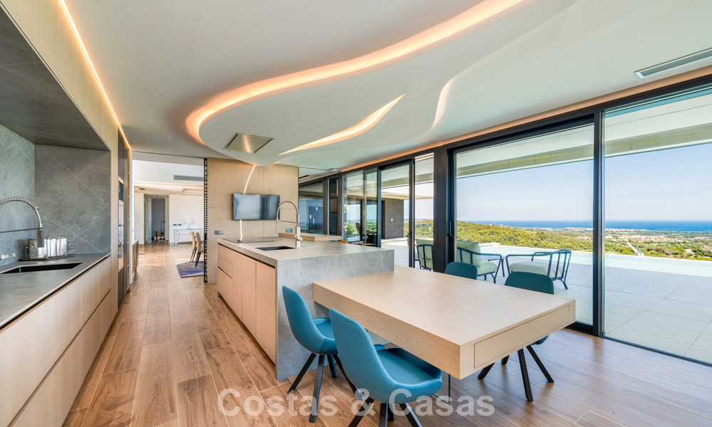 Villa de luxe moderne et élégante à vendre avec vue sur la mer dans une communauté fermée de Sotogrande, Costa del Sol 63495
