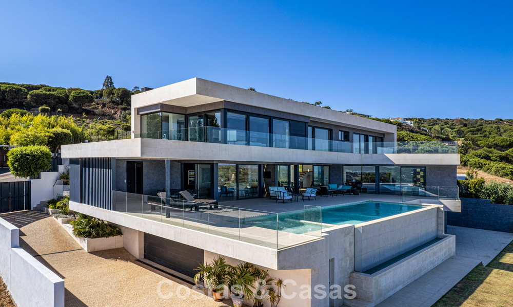 Villa de luxe moderne et élégante à vendre avec vue sur la mer dans une communauté fermée de Sotogrande, Costa del Sol 63496