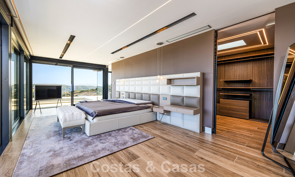 Villa de luxe moderne et élégante à vendre avec vue sur la mer dans une communauté fermée de Sotogrande, Costa del Sol 63498