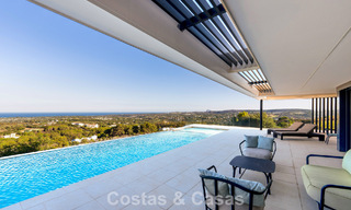 Villa de luxe moderne et élégante à vendre avec vue sur la mer dans une communauté fermée de Sotogrande, Costa del Sol 63501 