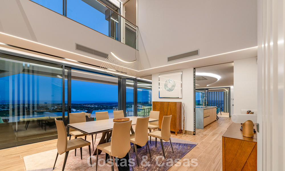 Villa de luxe moderne et élégante à vendre avec vue sur la mer dans une communauté fermée de Sotogrande, Costa del Sol 63502