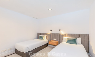 Villa moderniste au design épuré et à la vue imprenable sur la mer à vendre dans une communauté golfique protégée à East Marbella 63580 