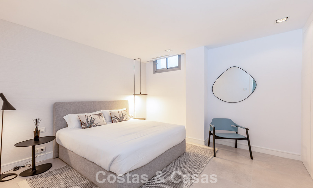 Villa moderniste au design épuré et à la vue imprenable sur la mer à vendre dans une communauté golfique protégée à East Marbella 63582