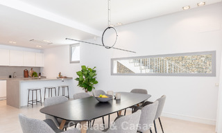 Villa moderniste au design épuré et à la vue imprenable sur la mer à vendre dans une communauté golfique protégée à East Marbella 63592 