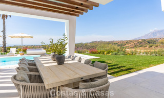 Villa moderniste au design épuré et à la vue imprenable sur la mer à vendre dans une communauté golfique protégée à East Marbella 63595 