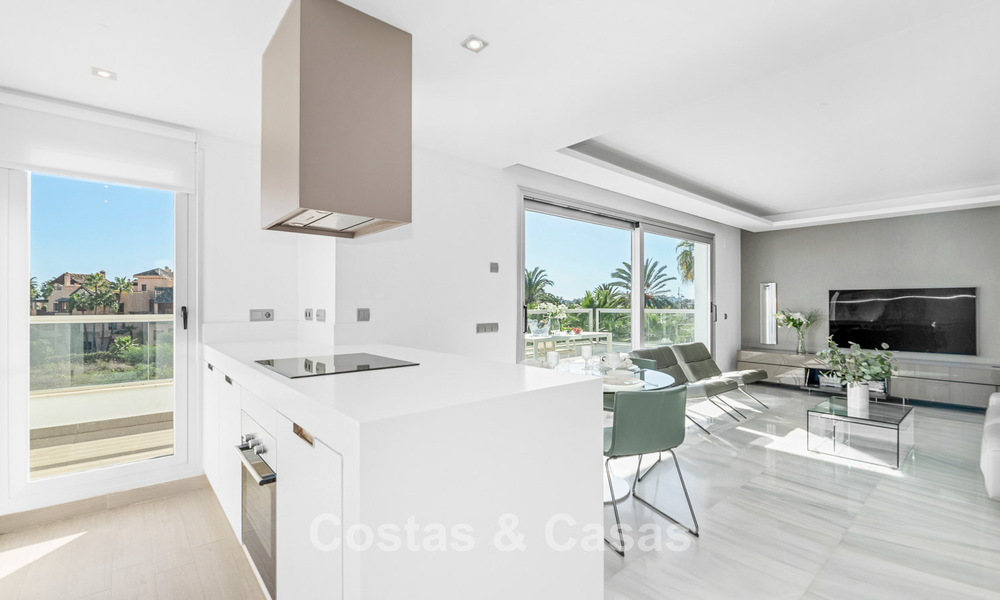 Penthouse moderne près de la mer avec 3 chambres à vendre dans un complexe contemporain à San Pedro, Marbella 63619
