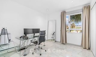 Penthouse moderne près de la mer avec 3 chambres à vendre dans un complexe contemporain à San Pedro, Marbella 63622 