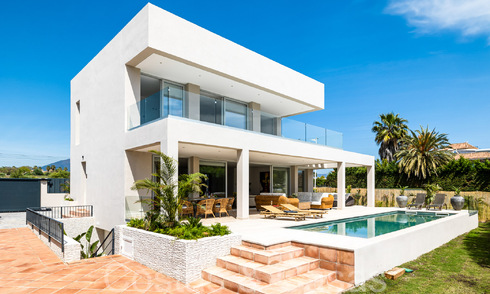 Villa neuve moderne à vendre à quelques pas de la plage et de toutes les commodités à San Pedro, Marbella 66976