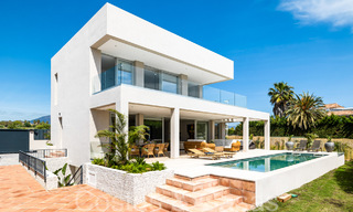 Villa neuve moderne à vendre à quelques pas de la plage et de toutes les commodités à San Pedro, Marbella 66976 