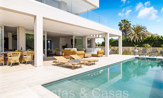 Villa neuve moderne à vendre à quelques pas de la plage et de toutes les commodités à San Pedro, Marbella 66978 