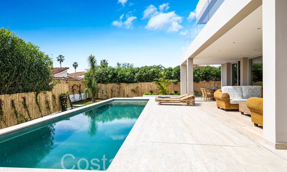 Villa neuve moderne à vendre à quelques pas de la plage et de toutes les commodités à San Pedro, Marbella 66985