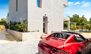Villa neuve moderne à vendre à quelques pas de la plage et de toutes les commodités à San Pedro, Marbella 66987 