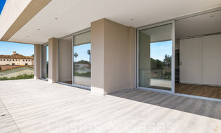 Villa neuve moderne à vendre à quelques pas de la plage et de toutes les commodités à San Pedro, Marbella 66988 