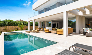 Villa neuve moderne à vendre à quelques pas de la plage et de toutes les commodités à San Pedro, Marbella 66992 