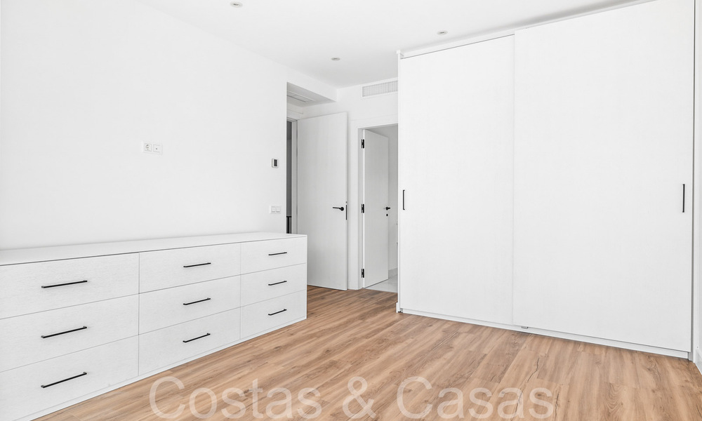 Villa neuve moderne à vendre à quelques pas de la plage et de toutes les commodités à San Pedro, Marbella 67010