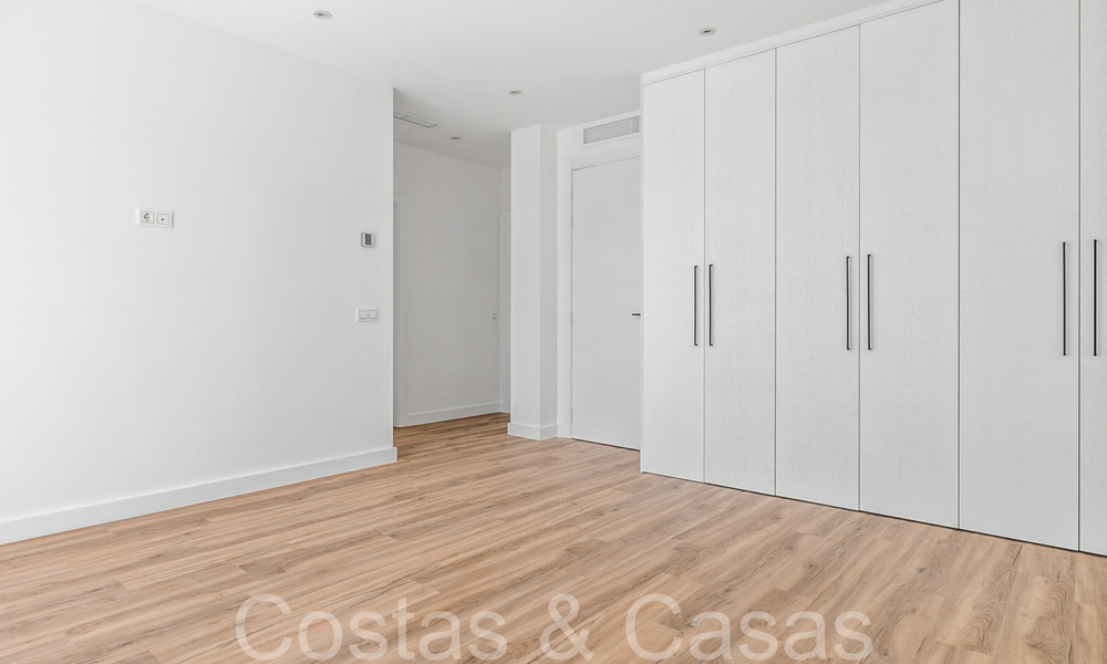 Villa neuve moderne à vendre à quelques pas de la plage et de toutes les commodités à San Pedro, Marbella 67014