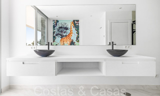 Villa neuve moderne à vendre à quelques pas de la plage et de toutes les commodités à San Pedro, Marbella 67018 