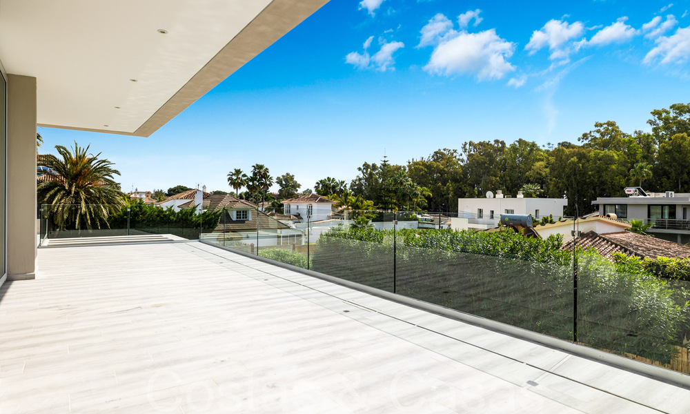 Villa neuve moderne à vendre à quelques pas de la plage et de toutes les commodités à San Pedro, Marbella 67019