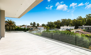Villa neuve moderne à vendre à quelques pas de la plage et de toutes les commodités à San Pedro, Marbella 67019 