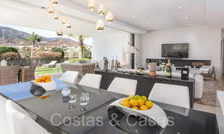 Villa de luxe moderniste à vendre dans un quartier naturel très recherché à l'est du centre de Marbella 63810 