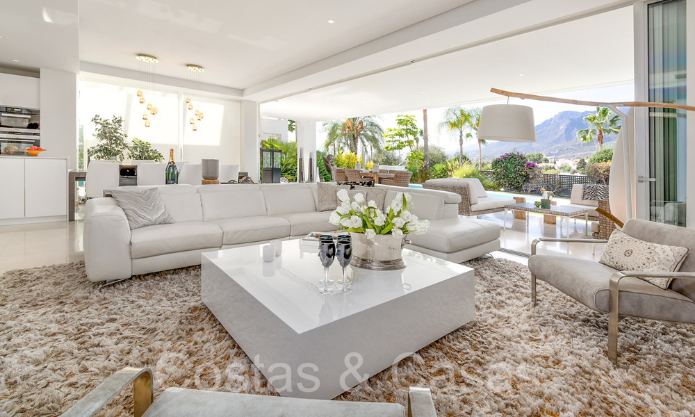 Villa de luxe moderniste à vendre dans un quartier naturel très recherché à l'est du centre de Marbella 63813