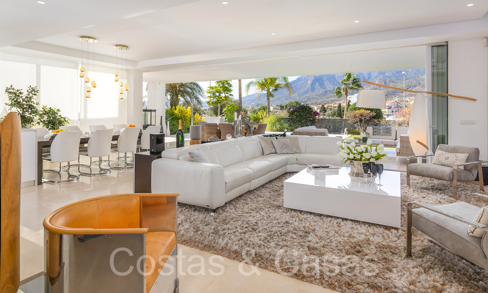Villa de luxe moderniste à vendre dans un quartier naturel très recherché à l'est du centre de Marbella 63814