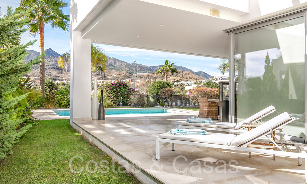 Villa de luxe moderniste à vendre dans un quartier naturel très recherché à l'est du centre de Marbella 63816
