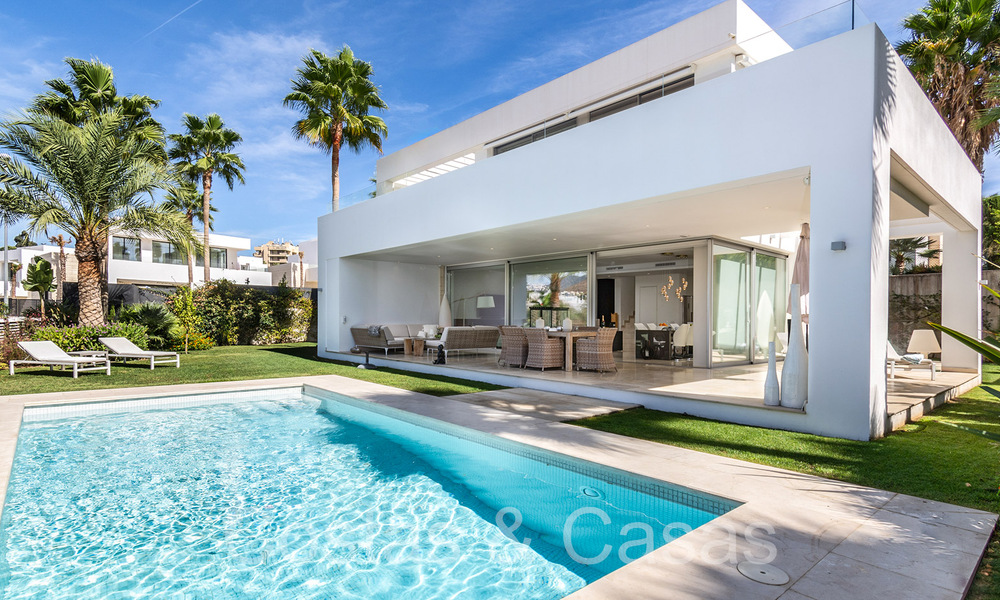Villa de luxe moderniste à vendre dans un quartier naturel très recherché à l'est du centre de Marbella 63817