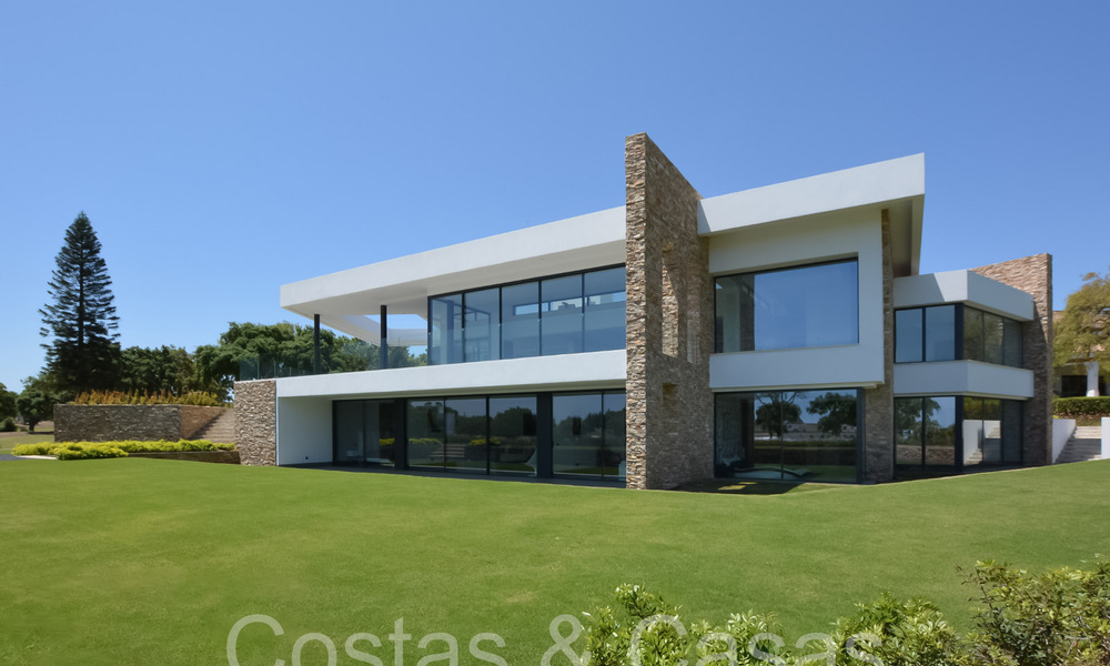 Villa design sophistiquée à vendre au bord d'un terrain de golf dans un complexe prestigieux à Sotogrande - San Roque, Costa del Sol 63995