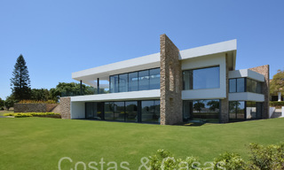 Villa design sophistiquée à vendre au bord d'un terrain de golf dans un complexe prestigieux à Sotogrande - San Roque, Costa del Sol 63995 