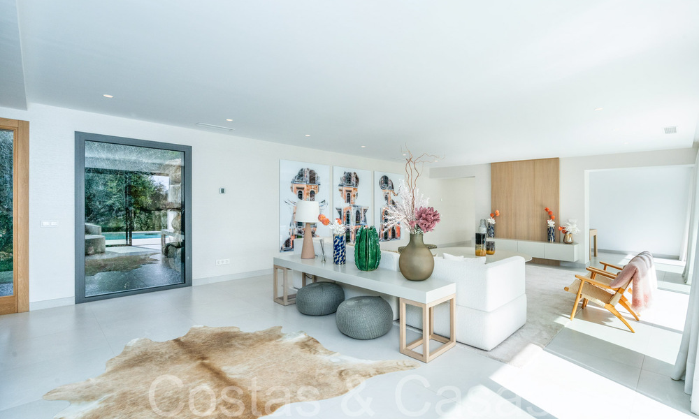 Prête à emménager, villa de luxe moderne à vendre avec piscine à débordement dans une communauté fermée exclusive à Benalmadena, Costa del Sol 64070