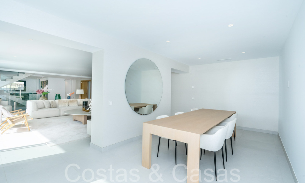 Prête à emménager, villa de luxe moderne à vendre avec piscine à débordement dans une communauté fermée exclusive à Benalmadena, Costa del Sol 64071