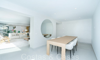 Prête à emménager, villa de luxe moderne à vendre avec piscine à débordement dans une communauté fermée exclusive à Benalmadena, Costa del Sol 64071 