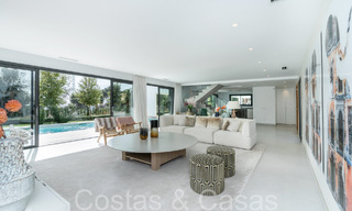 Prête à emménager, villa de luxe moderne à vendre avec piscine à débordement dans une communauté fermée exclusive à Benalmadena, Costa del Sol 64073 