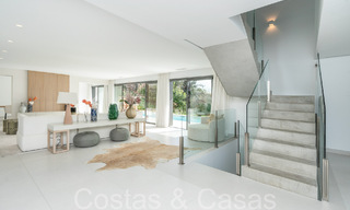 Prête à emménager, villa de luxe moderne à vendre avec piscine à débordement dans une communauté fermée exclusive à Benalmadena, Costa del Sol 64074 
